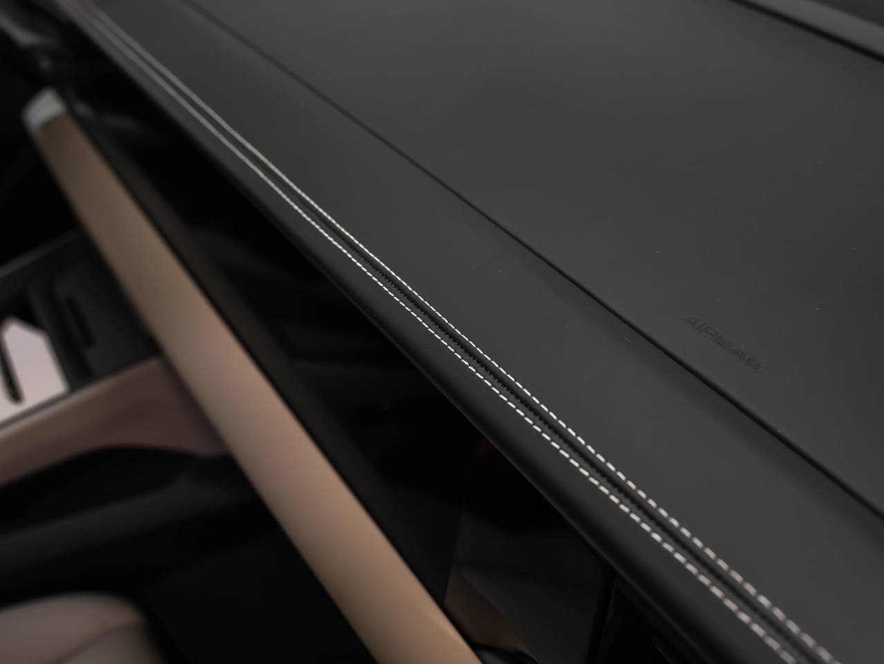 2025 Porsche Macan Macan Turbo Electric