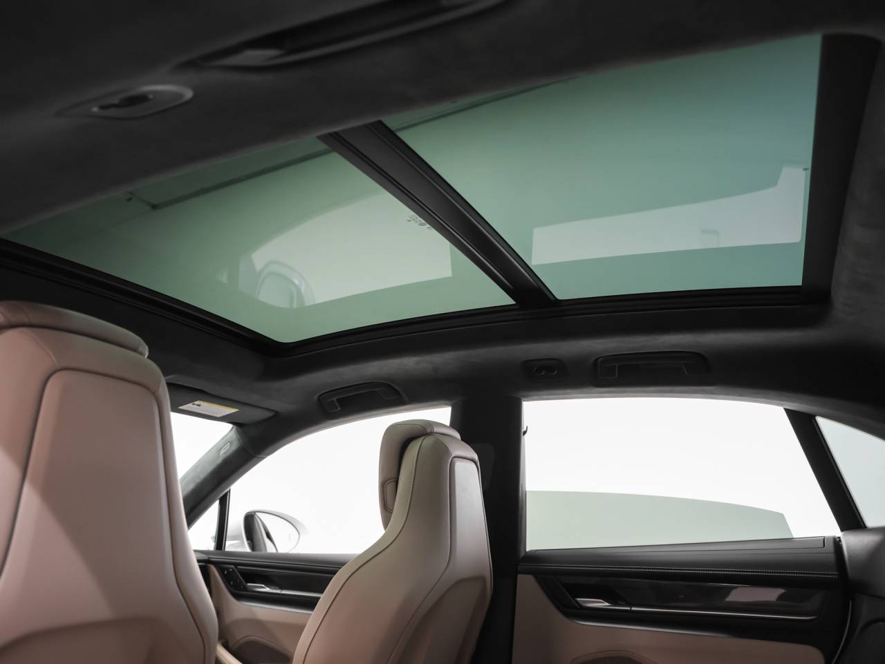 2025 Porsche Macan Macan Turbo Electric