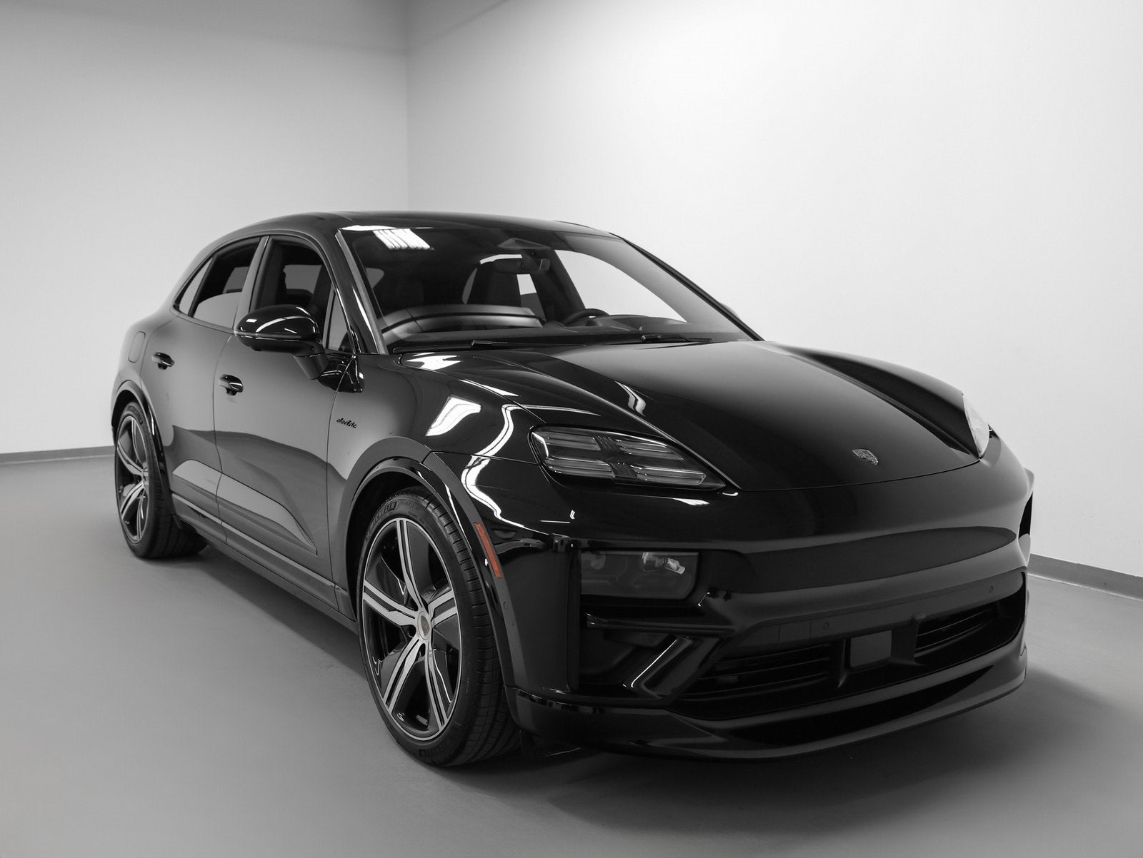 2025 Porsche Macan Macan Turbo Electric