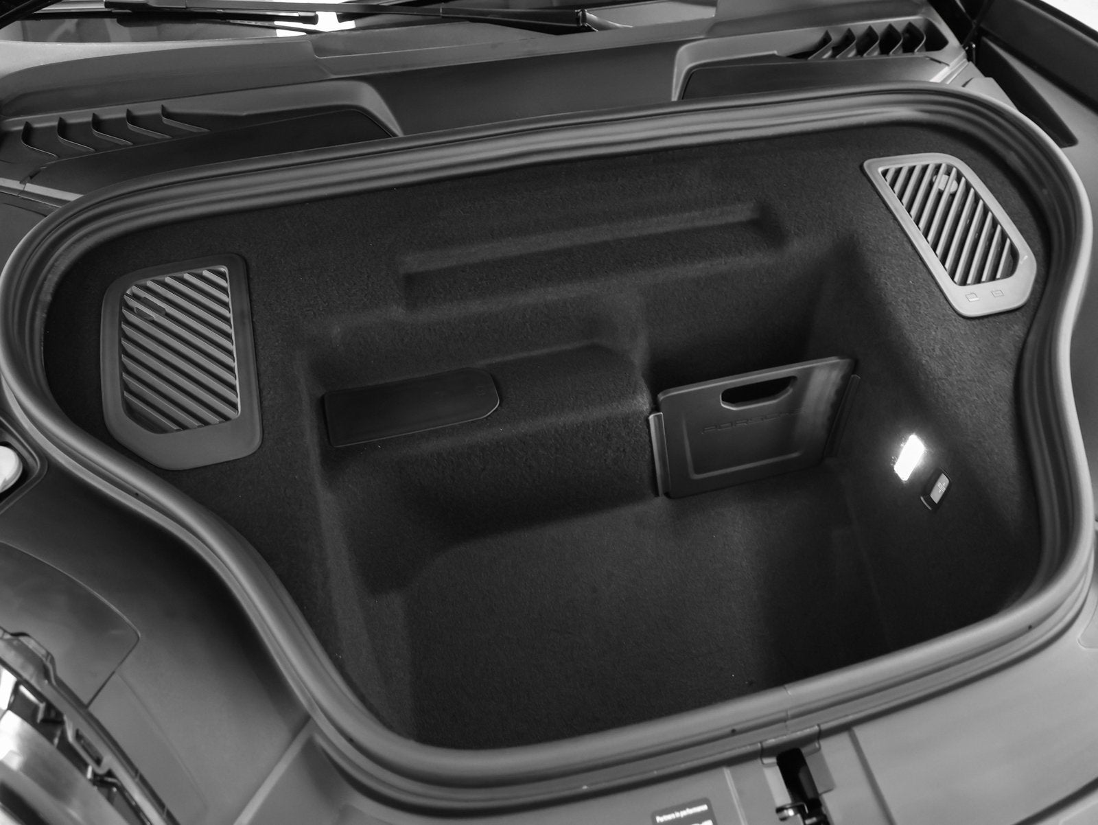 2025 Porsche Macan Macan Turbo Electric