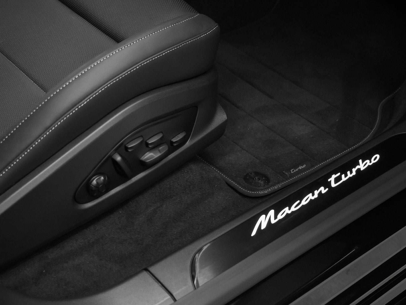 2025 Porsche Macan Macan Turbo Electric