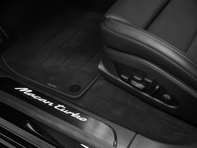 2025 Porsche Macan Macan Turbo Electric