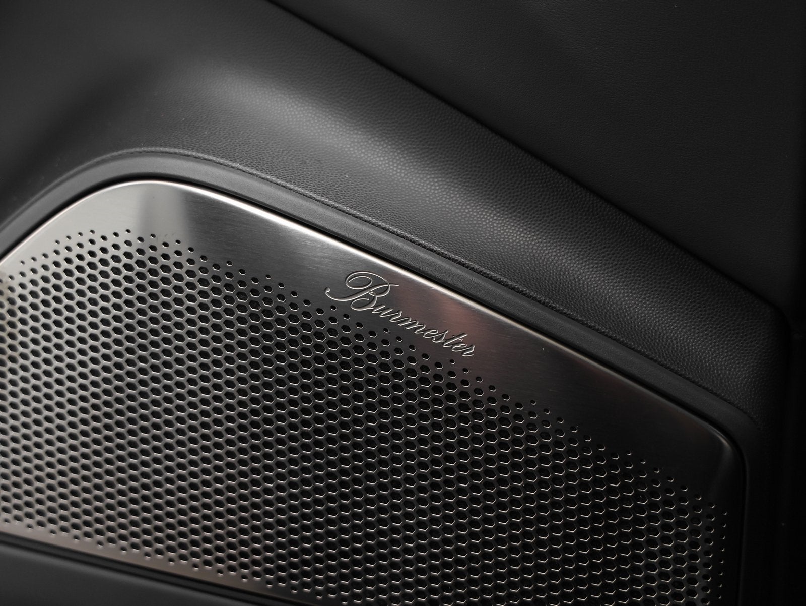 2025 Porsche Macan Macan Turbo Electric