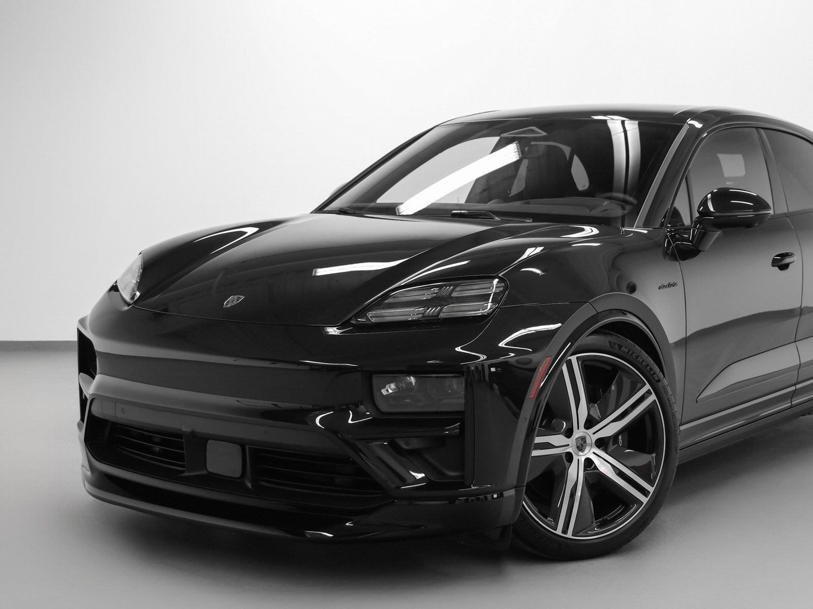 2025 Porsche Macan Macan Turbo Electric