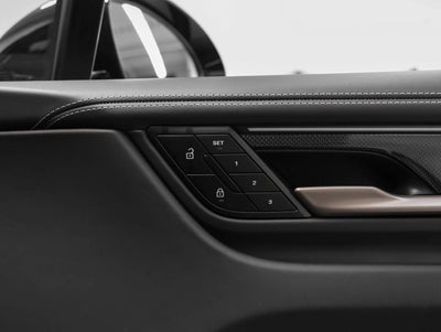 2025 Porsche Macan Macan Turbo Electric