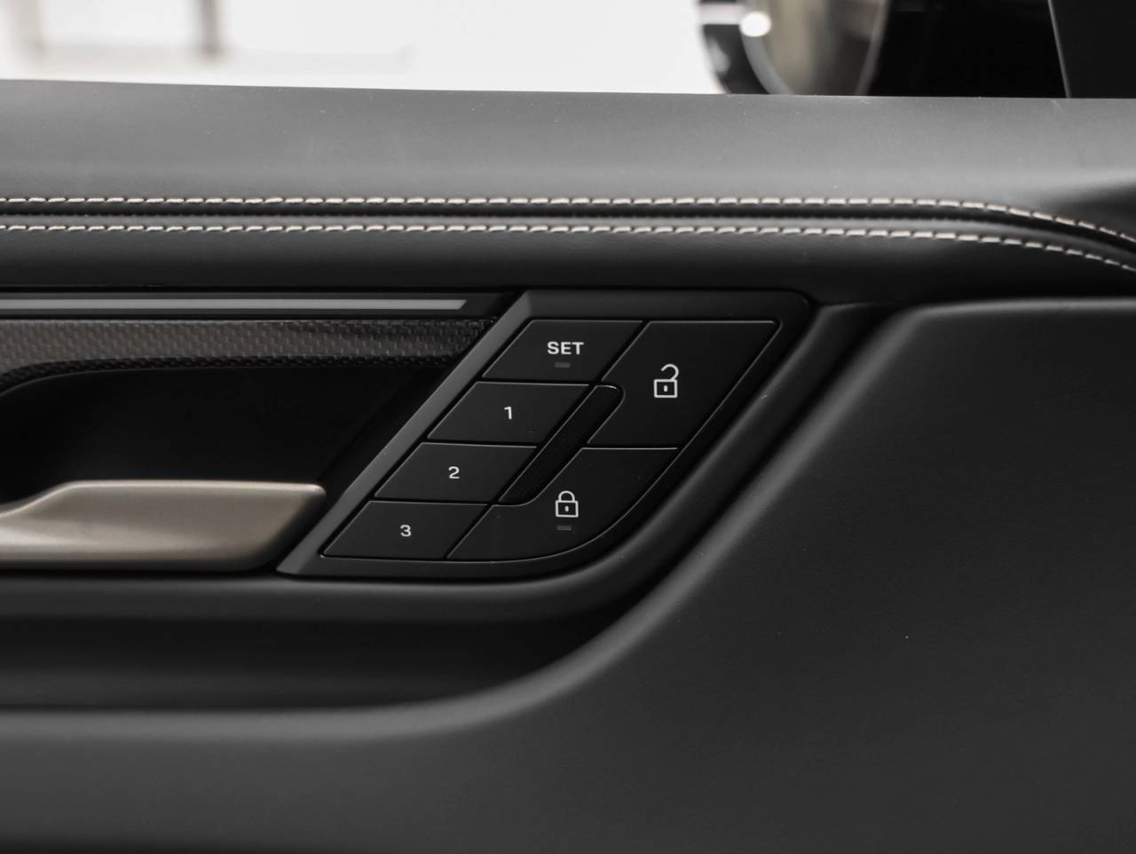 2025 Porsche Macan Macan Turbo Electric