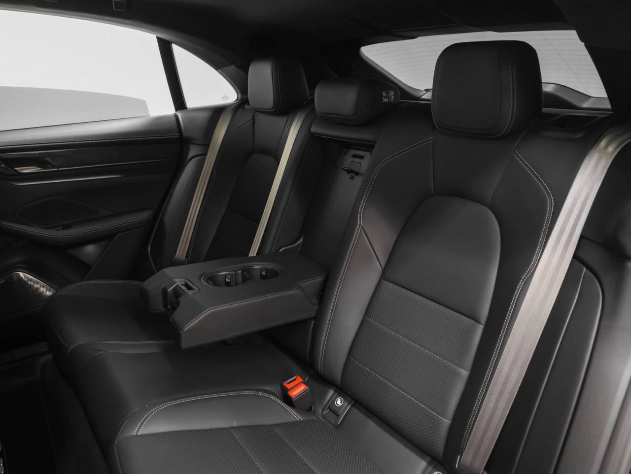 2025 Porsche Macan Macan Turbo Electric