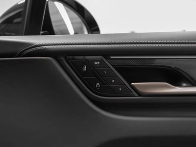 2025 Porsche Macan Macan Turbo Electric