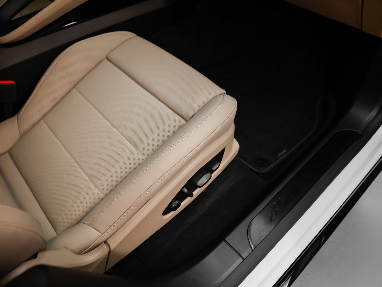 2025 Porsche Macan Electric Turbo