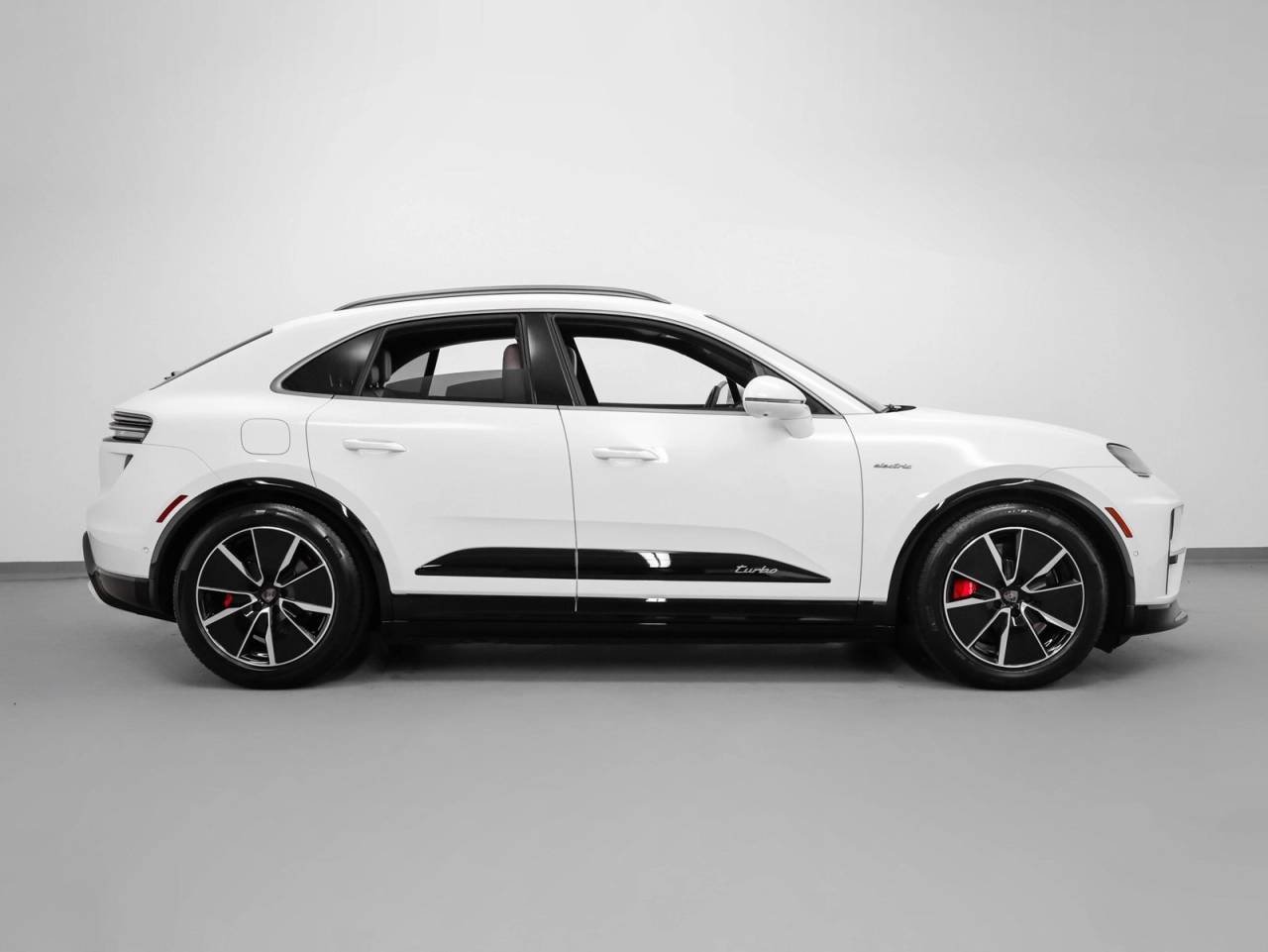 2025 Porsche Macan Macan Turbo Electric