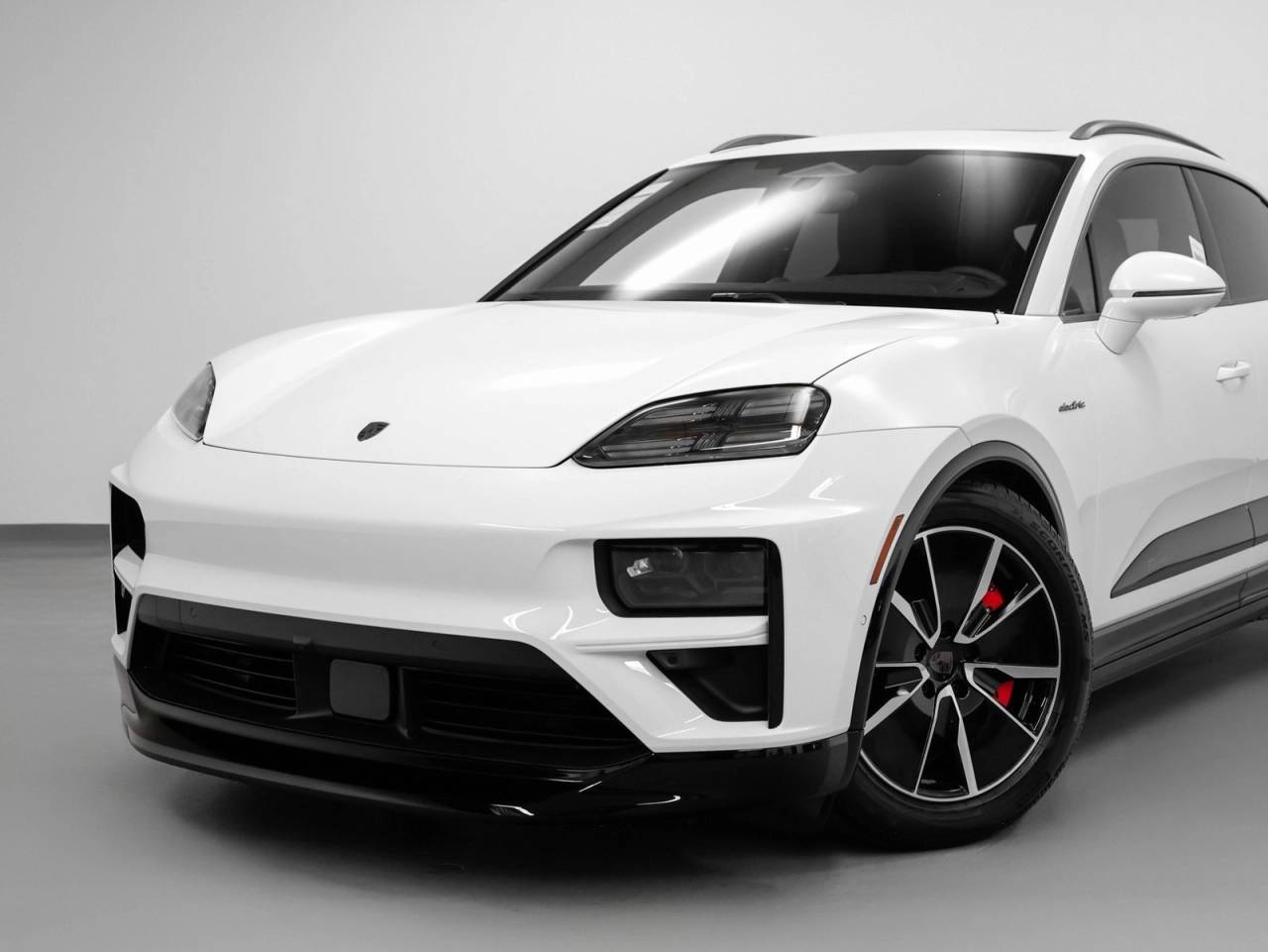2025 Porsche Macan Macan Turbo Electric