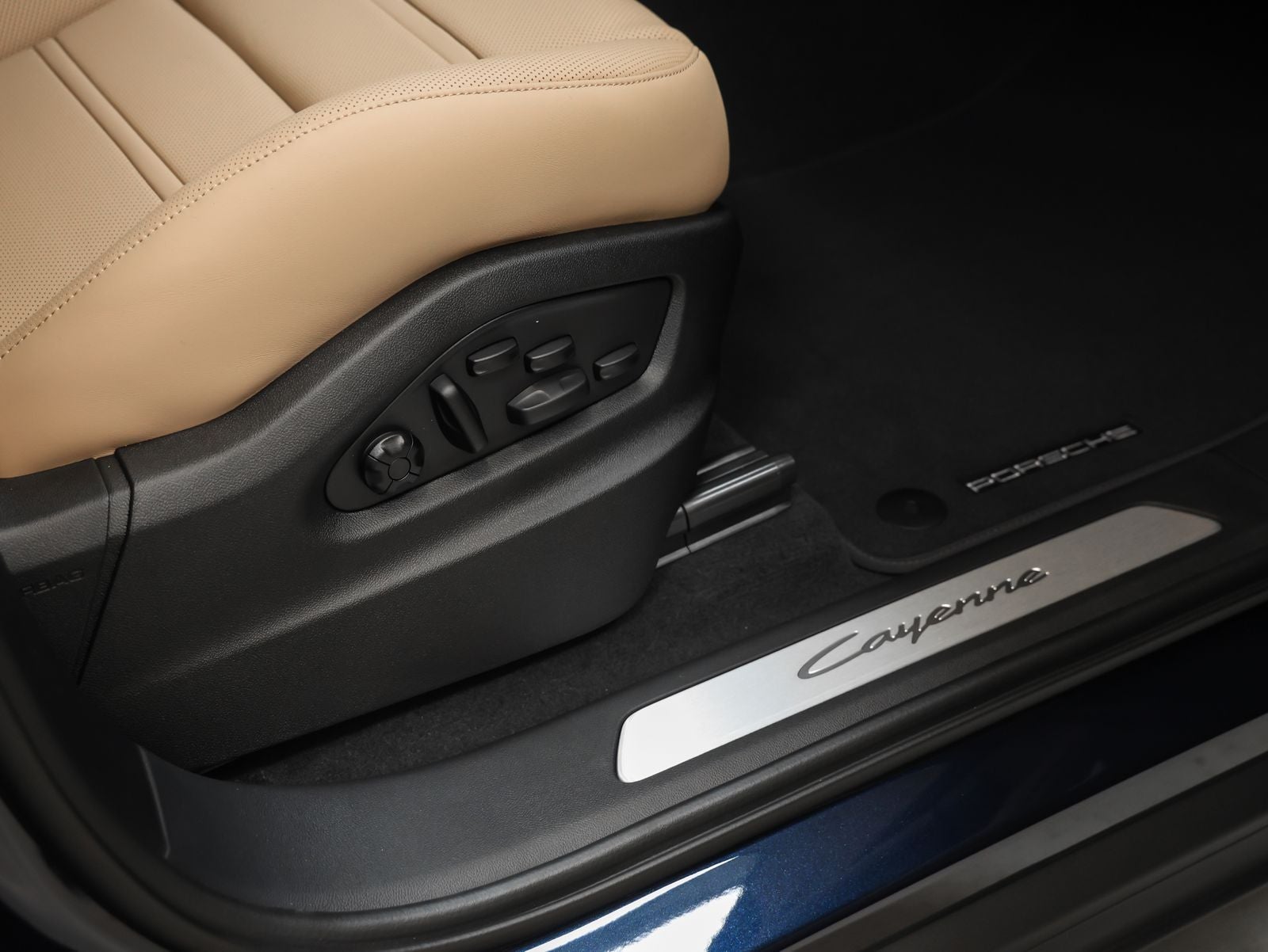 2026 Porsche Cayenne E-Hybrid Base