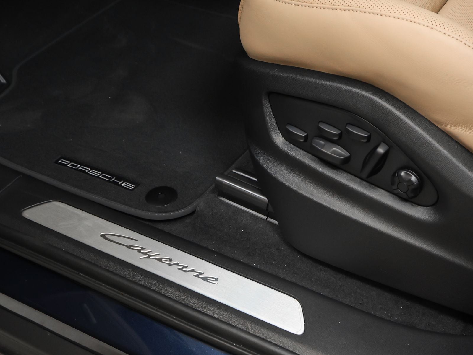 2026 Porsche Cayenne E-Hybrid Base