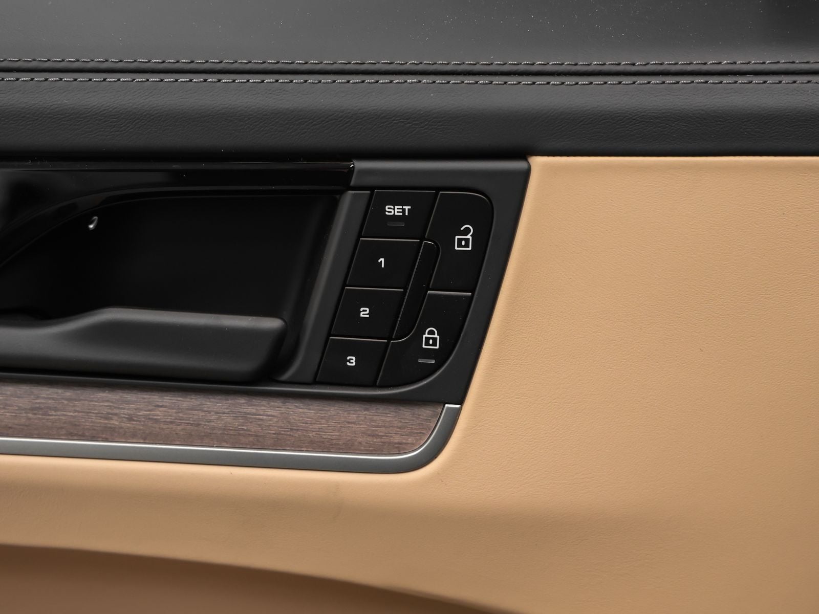 2026 Porsche Cayenne E-Hybrid Base