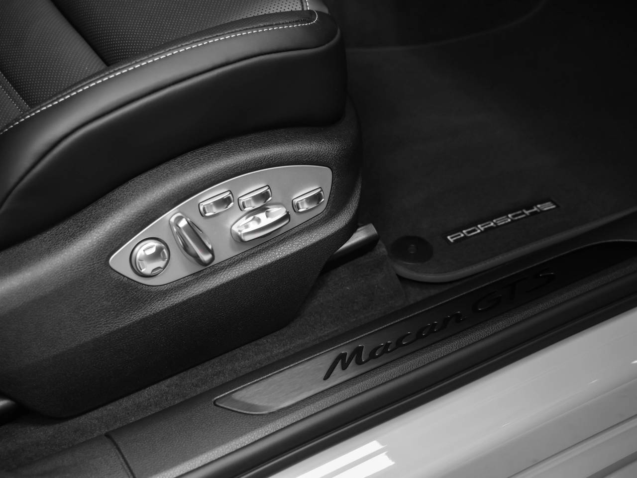 2026 Porsche Macan Macan GTS