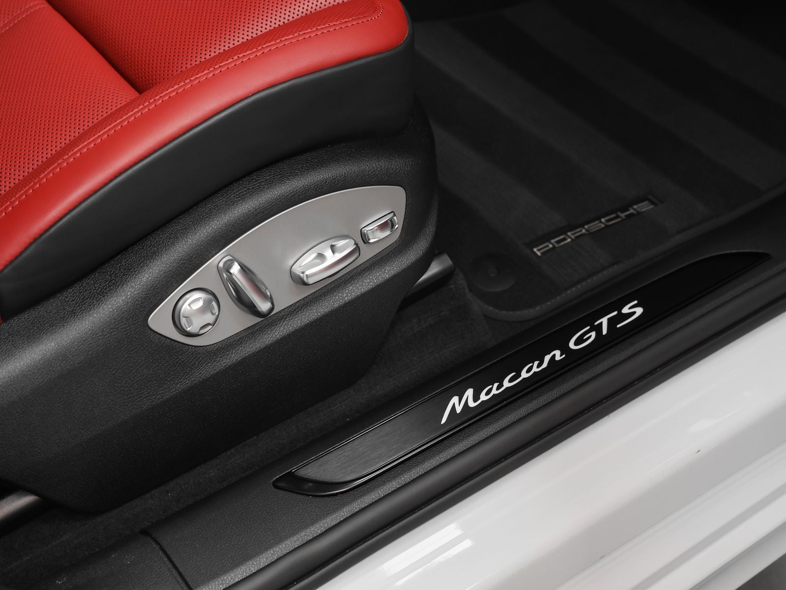 2025 Porsche Macan GTS