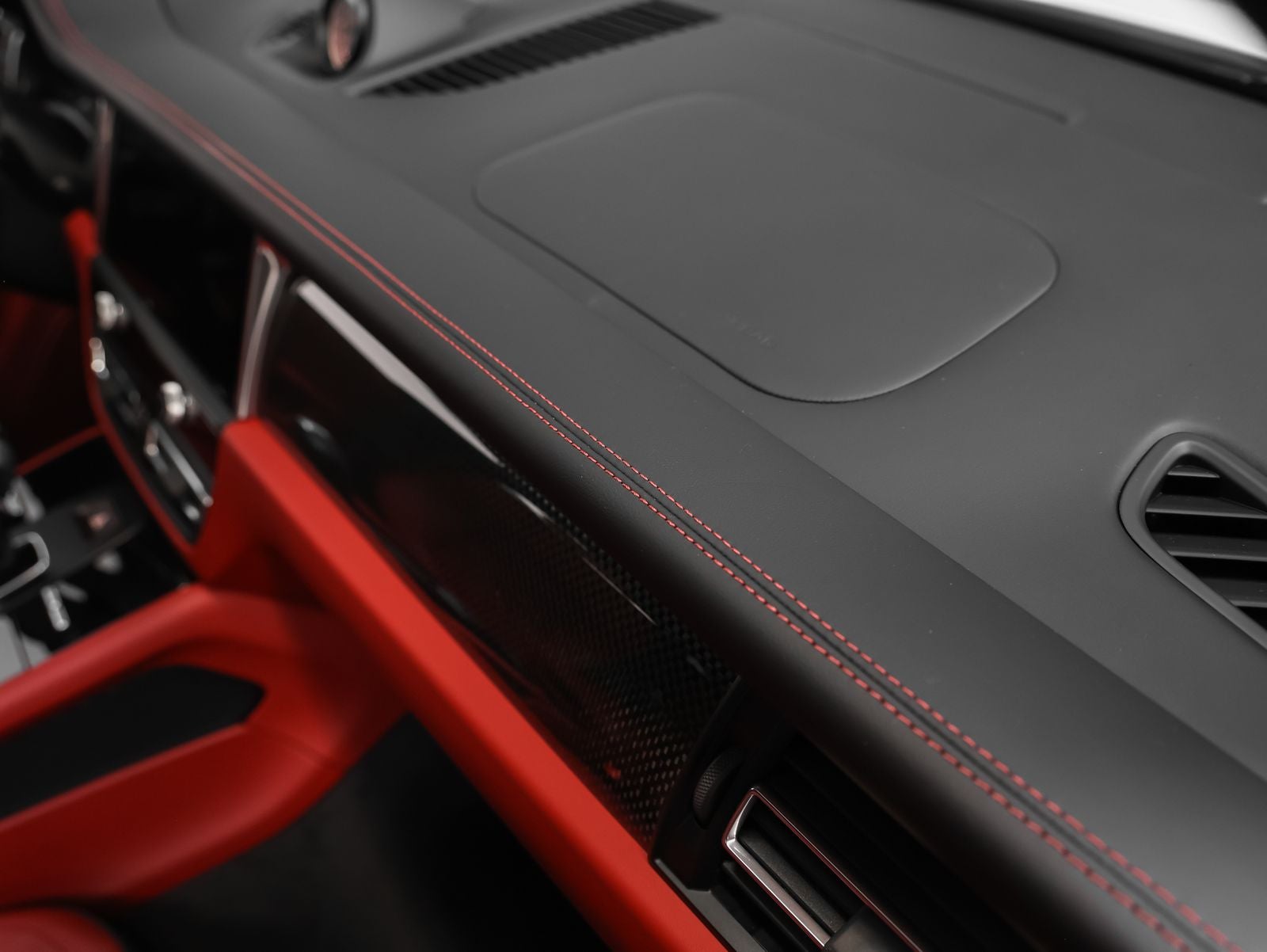 2025 Porsche Macan GTS