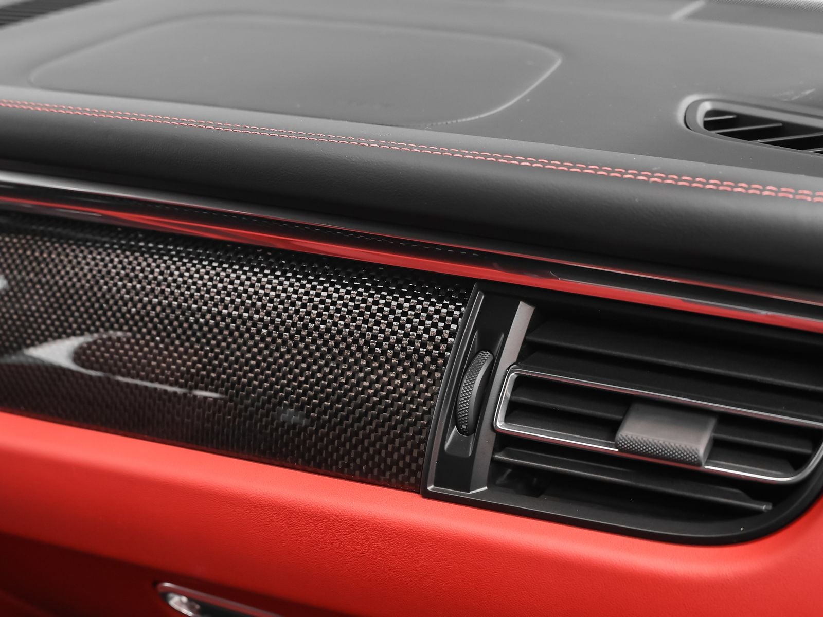 2025 Porsche Macan GTS