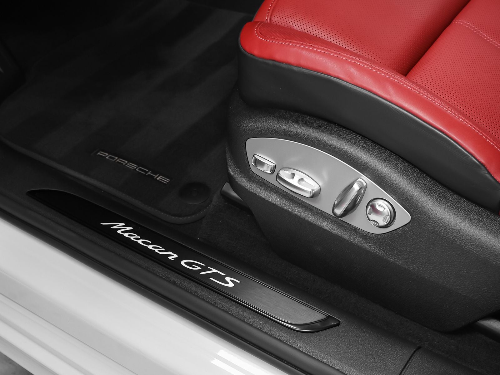 2025 Porsche Macan GTS