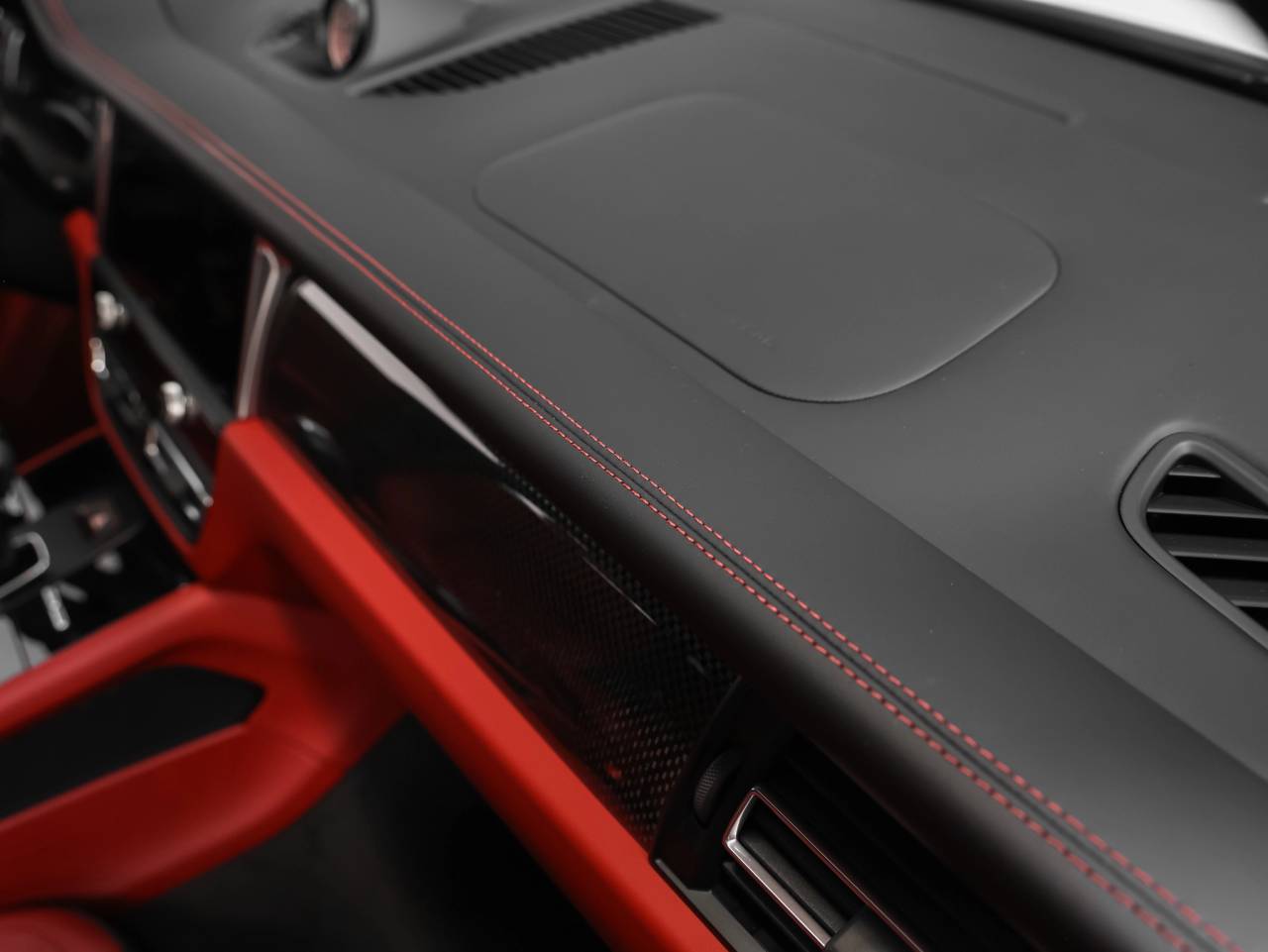 2025 Porsche Macan GTS