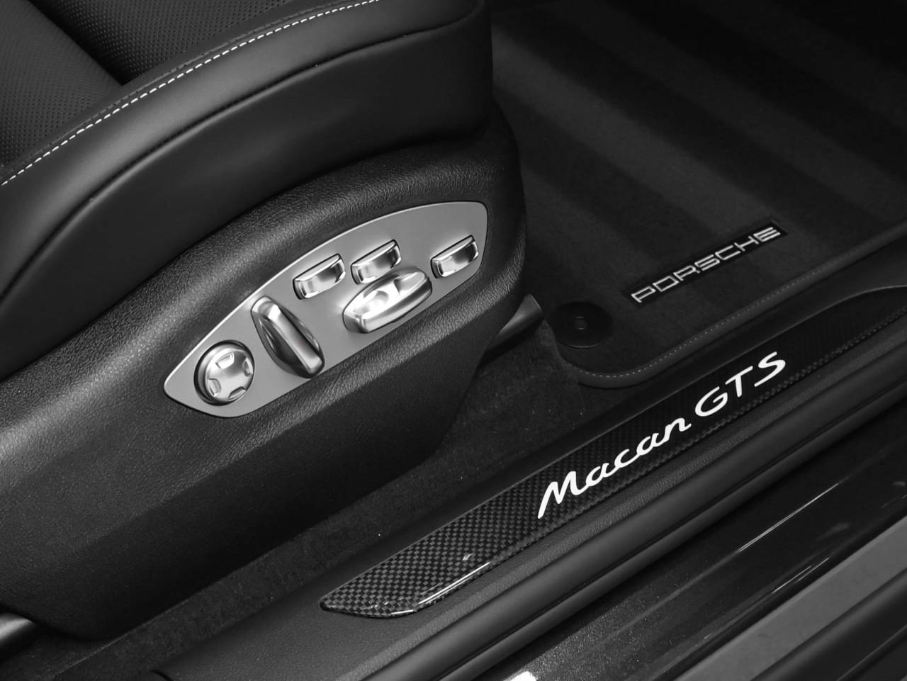 2026 Porsche Macan Macan GTS