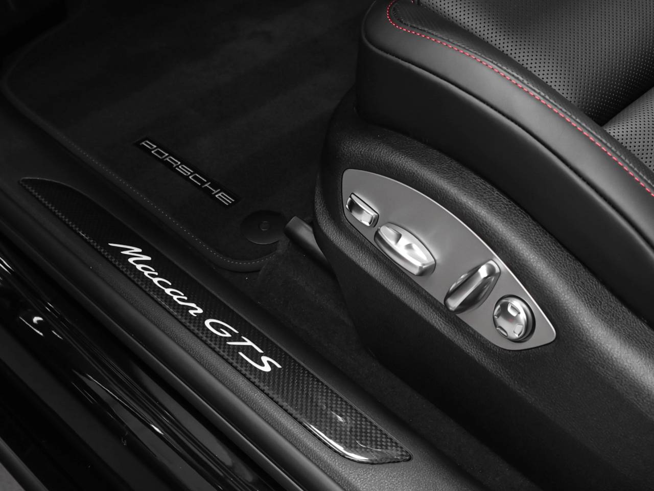 2026 Porsche Macan Macan GTS