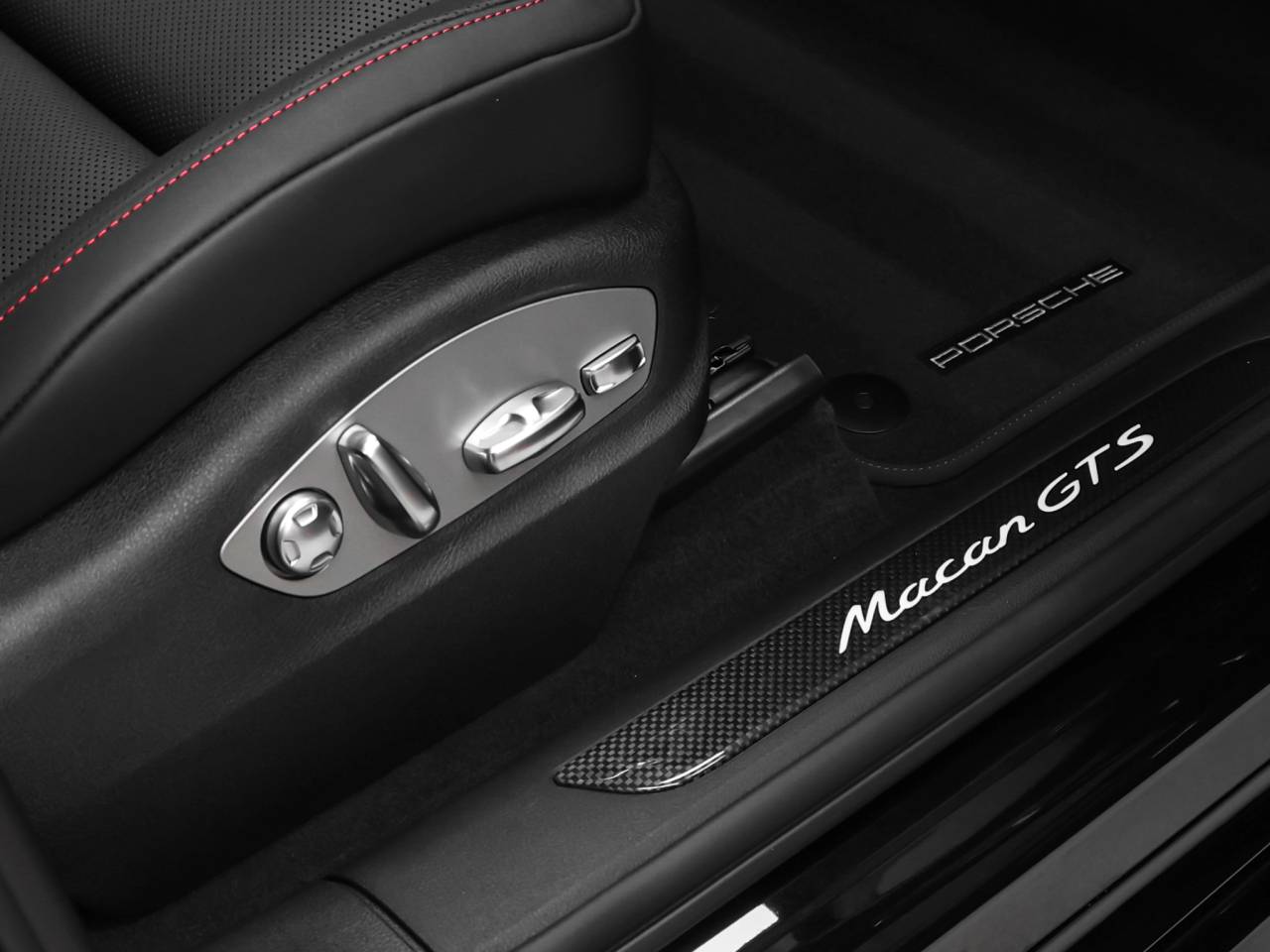 2026 Porsche Macan Macan GTS