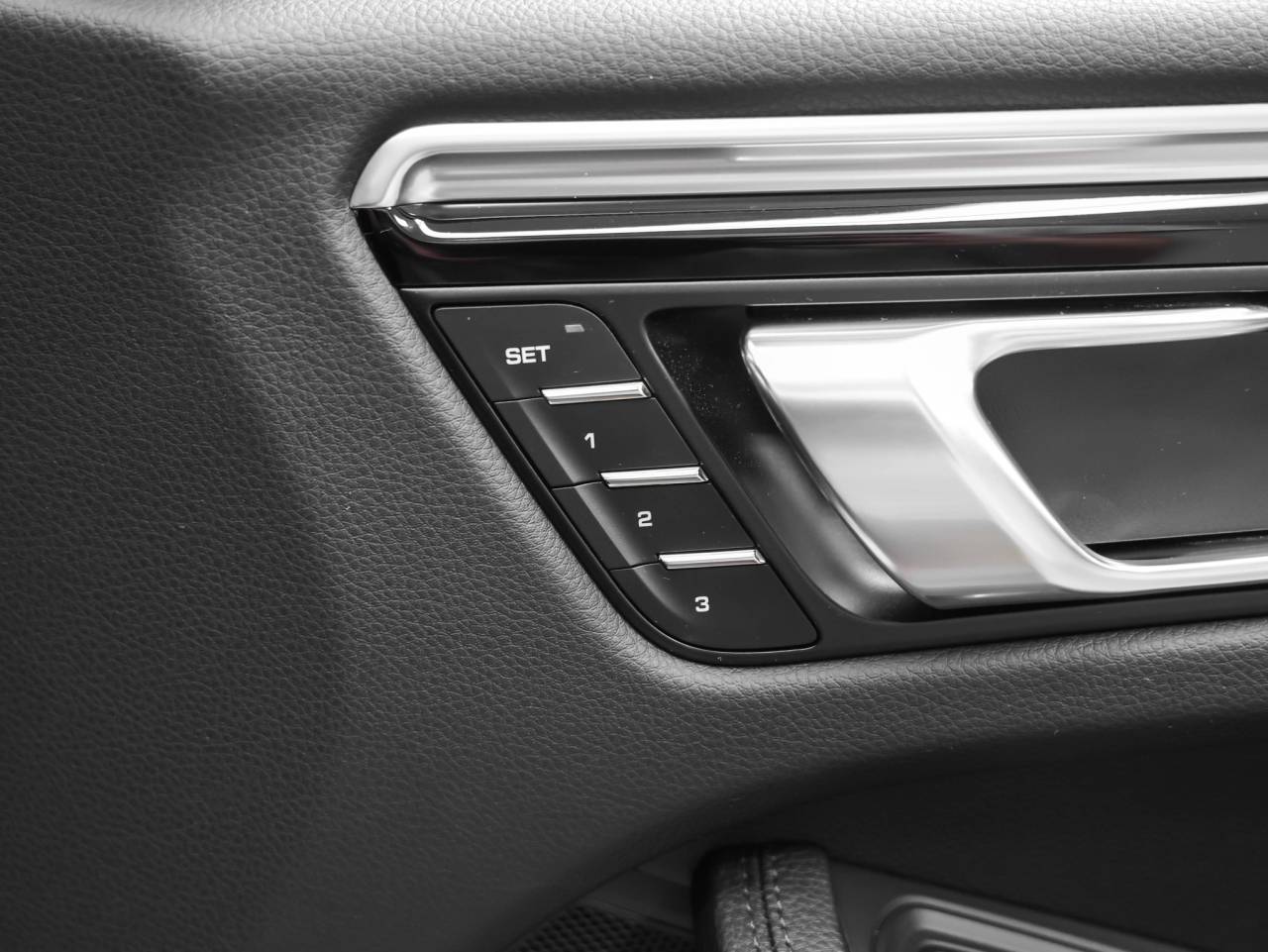2023 Porsche Macan Macan S (MY23)
