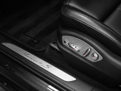 2022 Porsche Macan Macan S