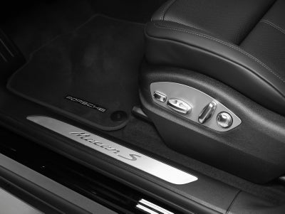 2026 Porsche Macan Macan S