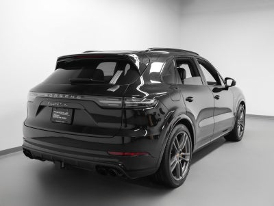 2023 Porsche Cayenne Turbo S E-Hybrid