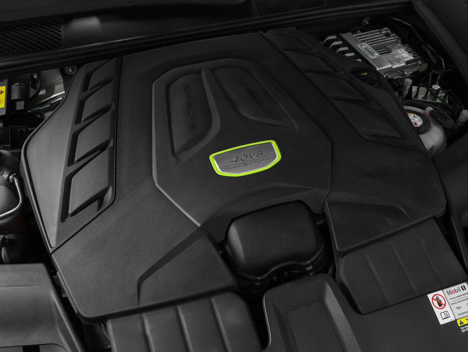 2023 Porsche Cayenne Turbo S E-Hybrid