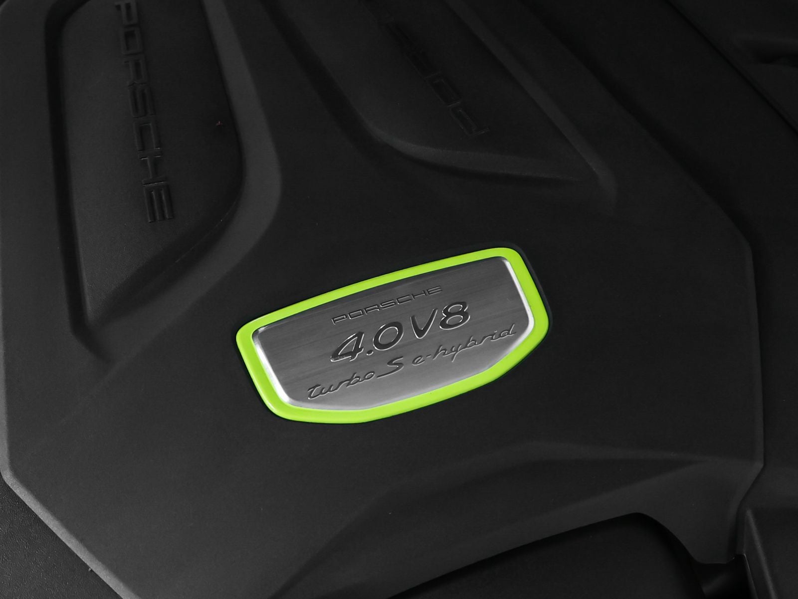 2023 Porsche Cayenne Turbo S E-Hybrid