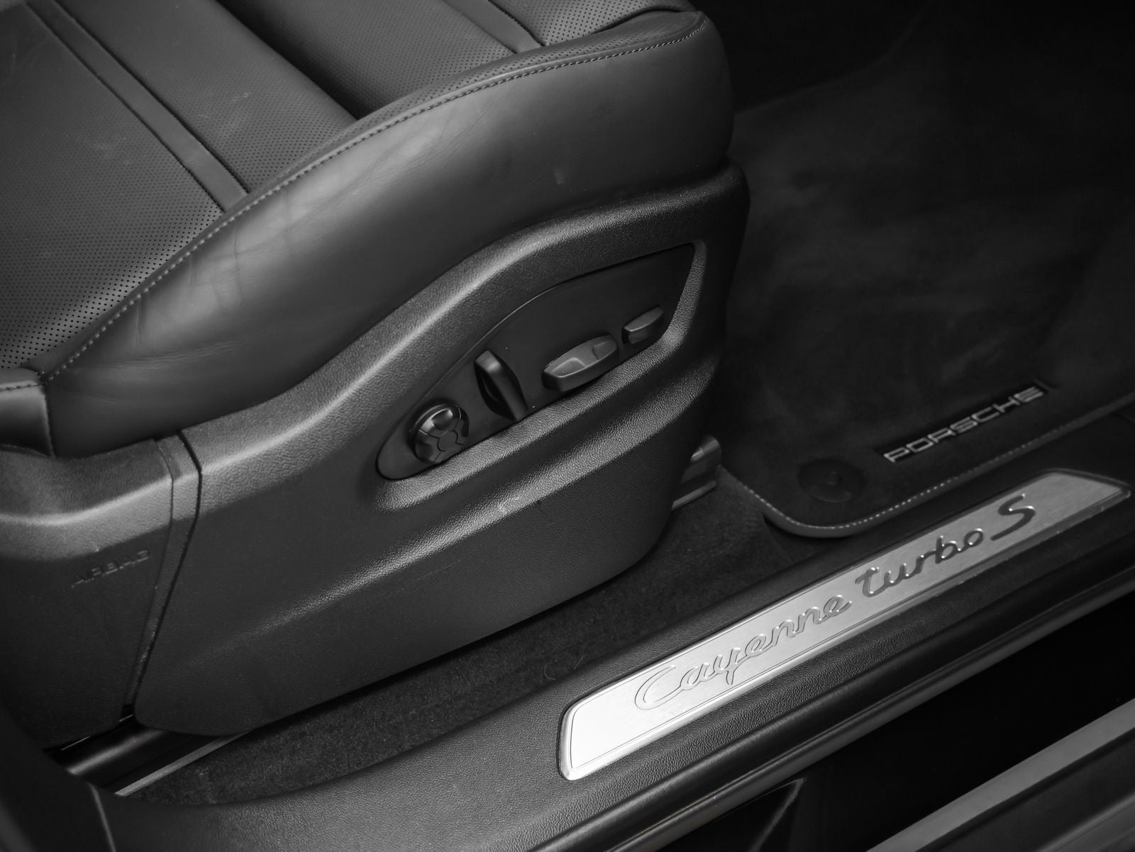 2023 Porsche Cayenne Turbo S E-Hybrid