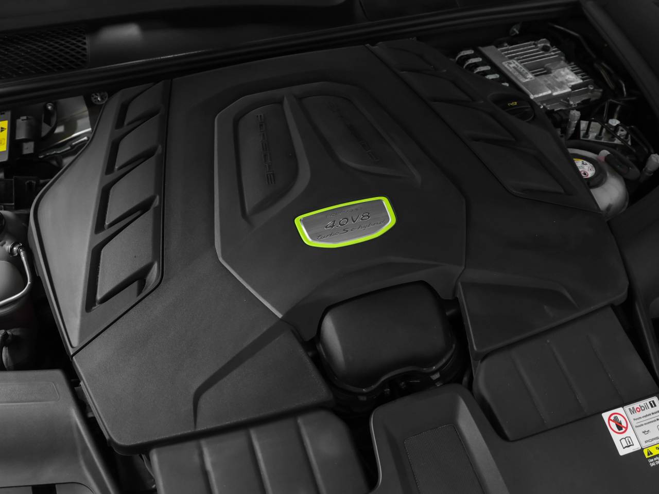 2023 Porsche Cayenne Turbo S E-Hybrid