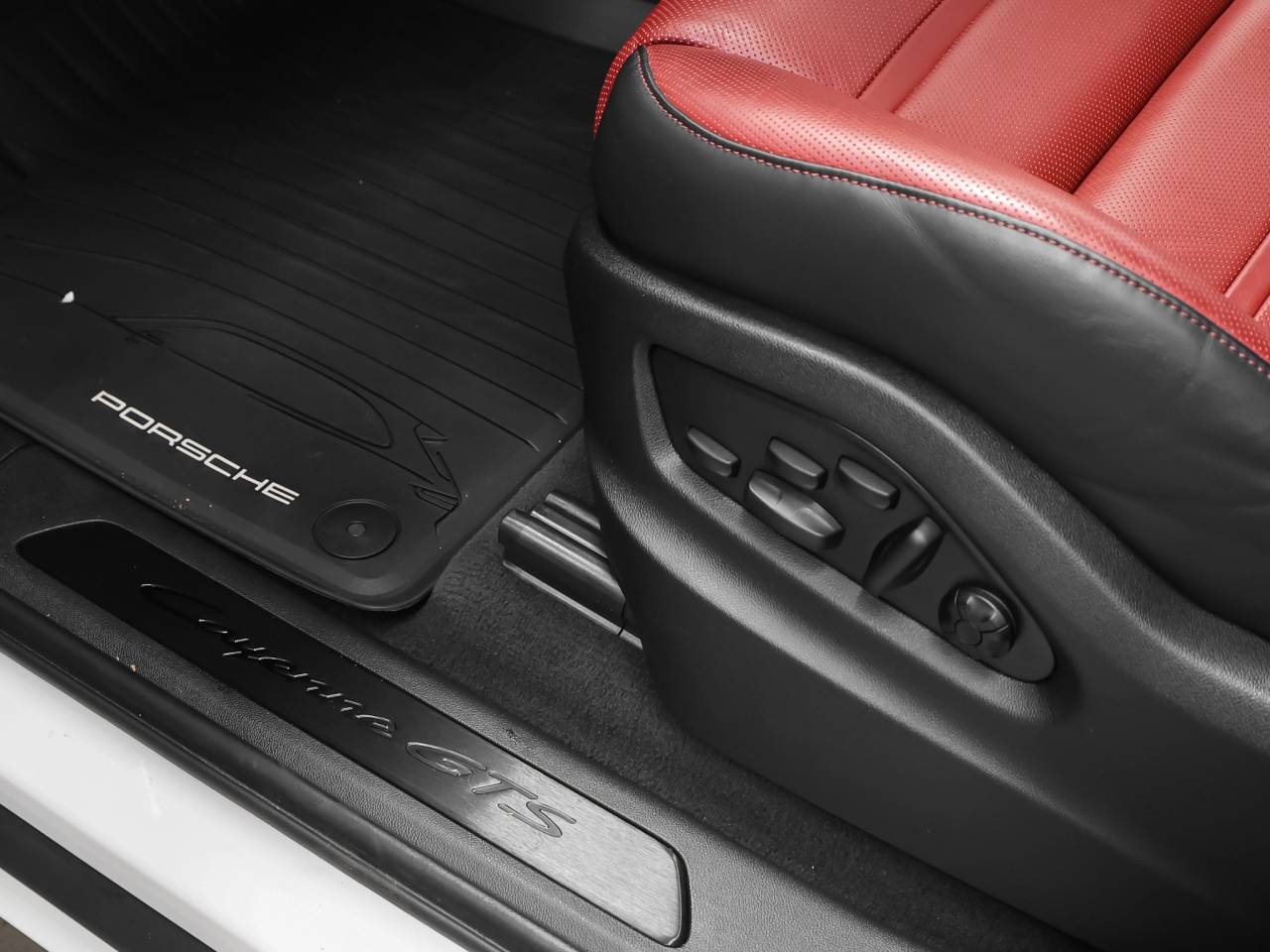 2025 Porsche Cayenne Cayenne GTS Coupe