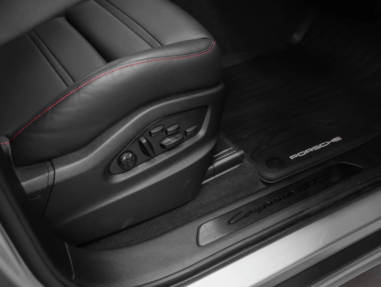 2025 Porsche Cayenne Cayenne GTS Coupe