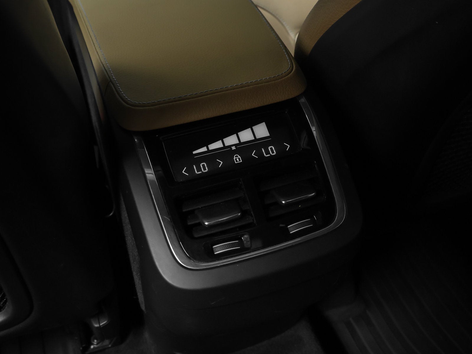 2018 Volvo XC90 T6 Momentum