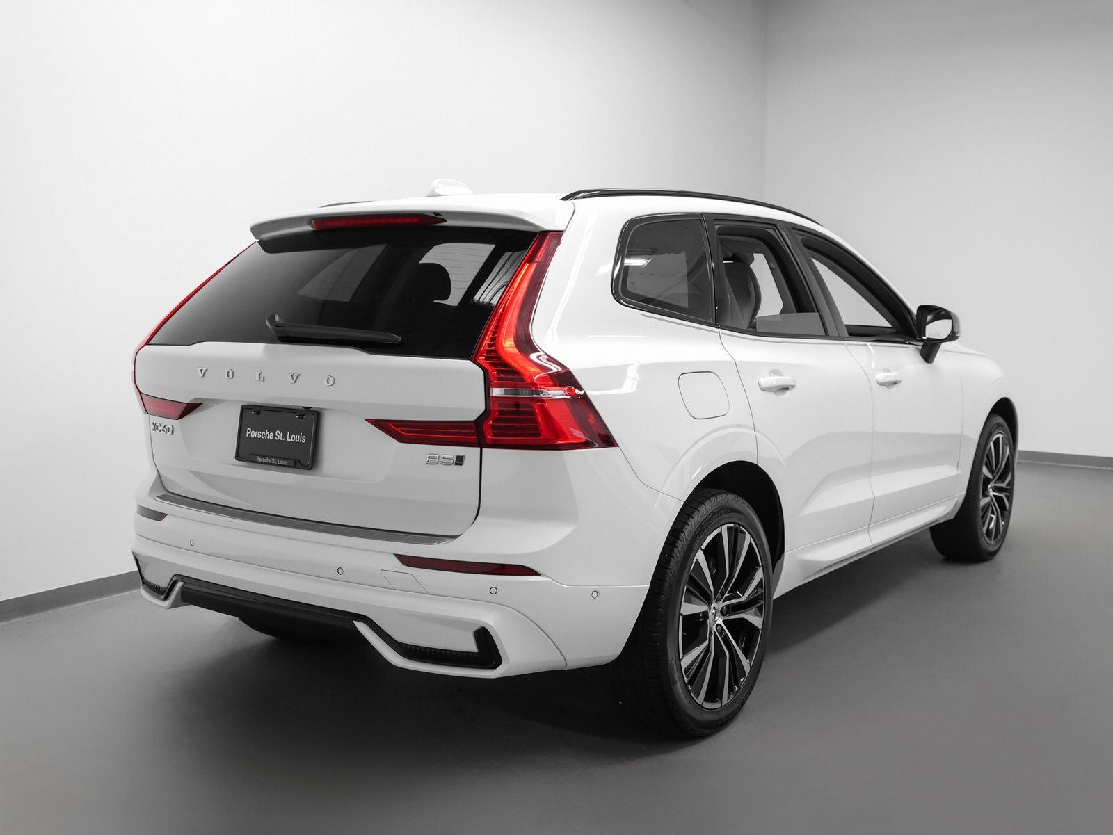 2025 Volvo XC60 B5 Plus