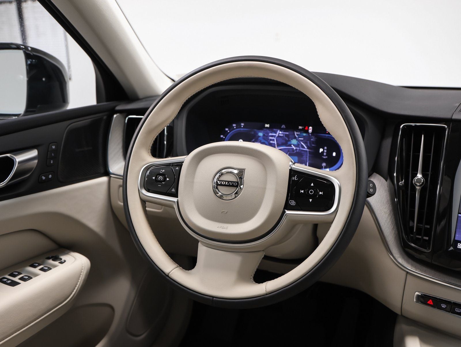 2025 Volvo XC60 B5 Plus