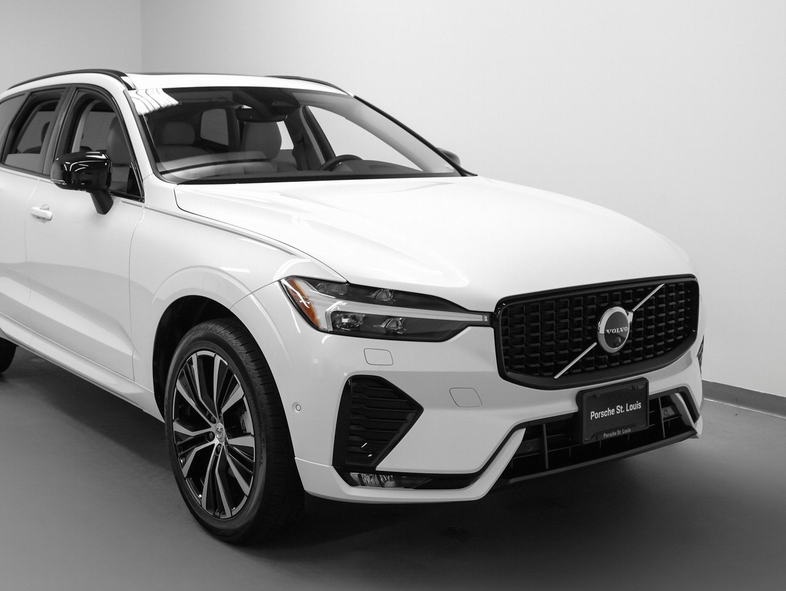 2025 Volvo XC60 B5 Plus