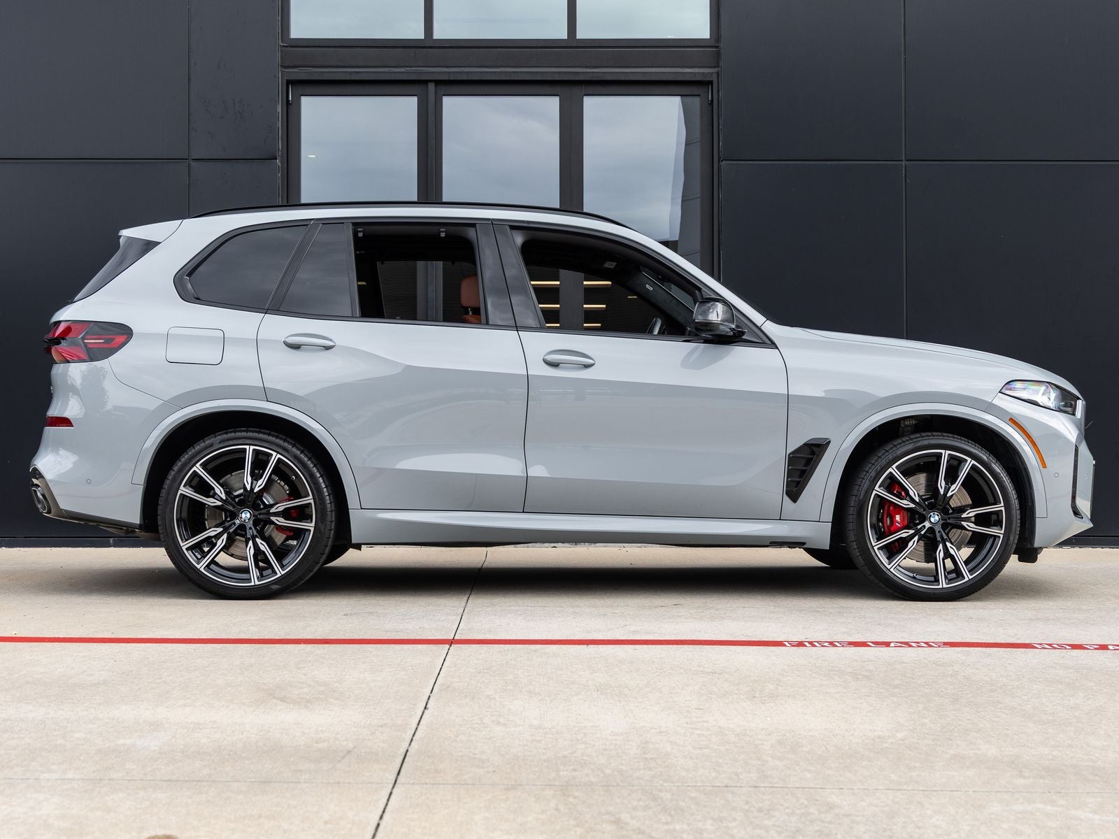 2025 BMW X5 M60i