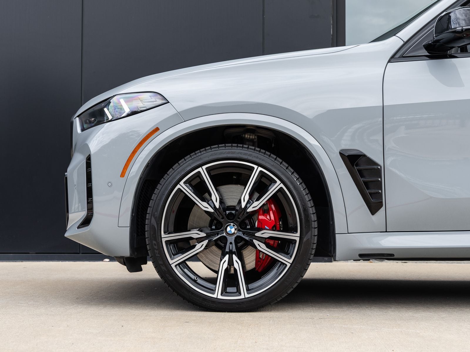 2025 BMW X5 M60i