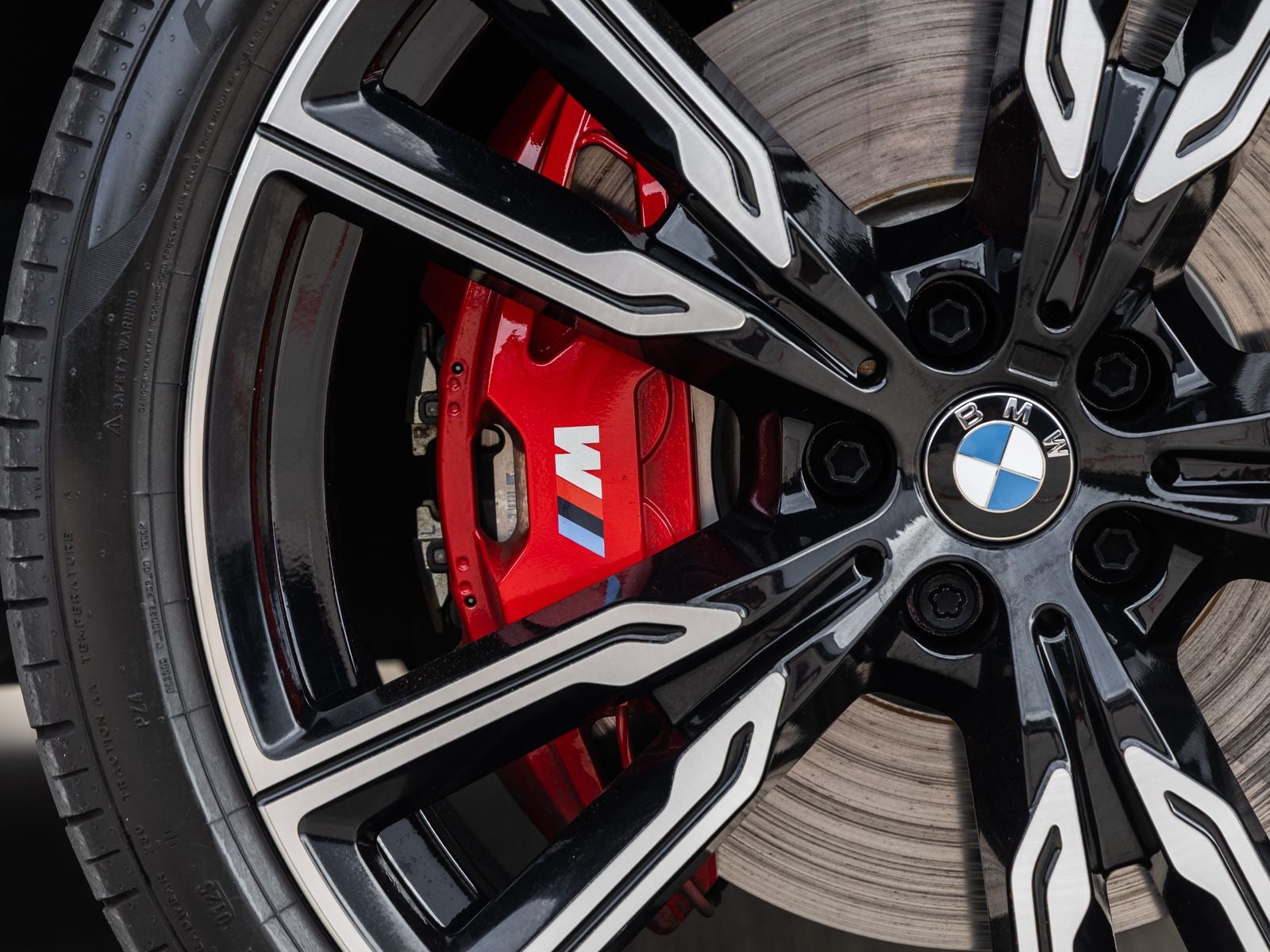 2025 BMW X5 M60i