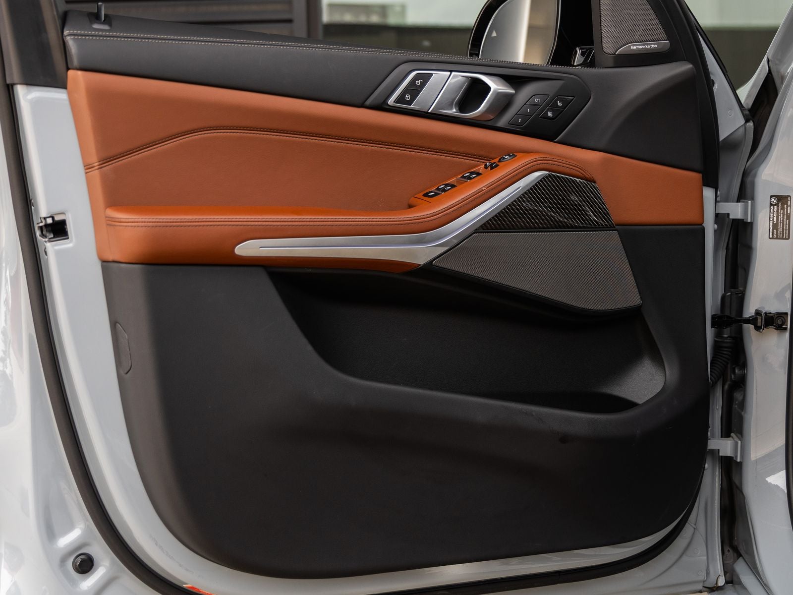 2025 BMW X5 M60i