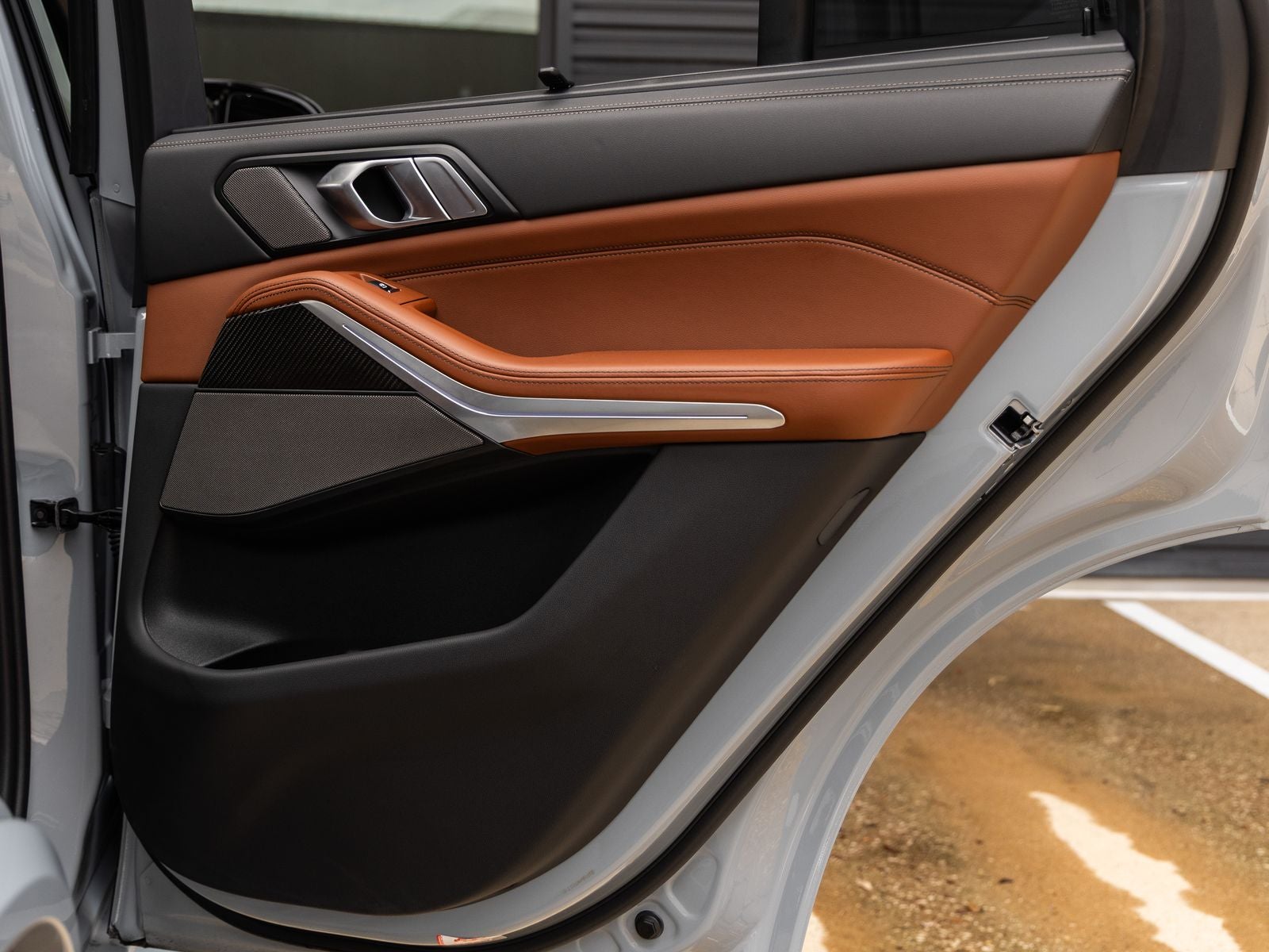 2025 BMW X5 M60i