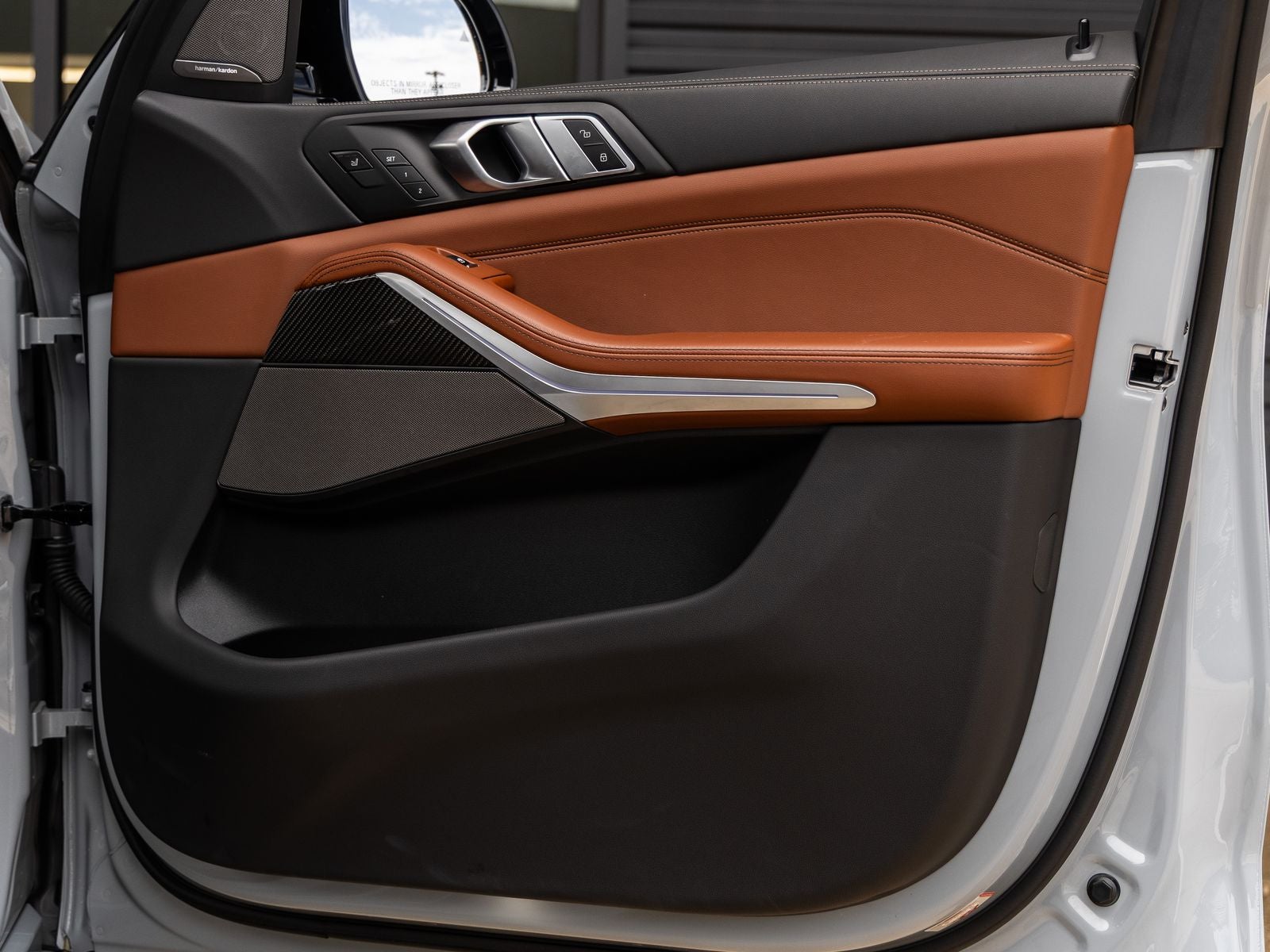 2025 BMW X5 M60i