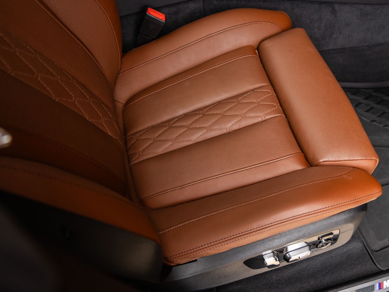 2025 BMW X5 M60i