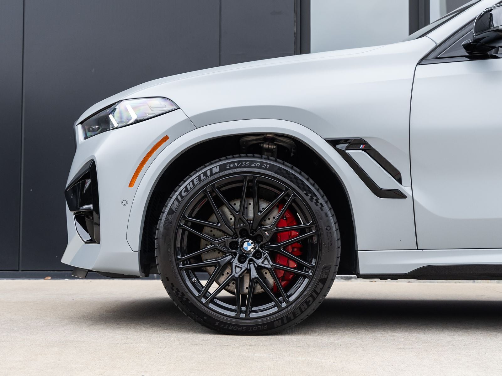 2025 BMW X6 M Base