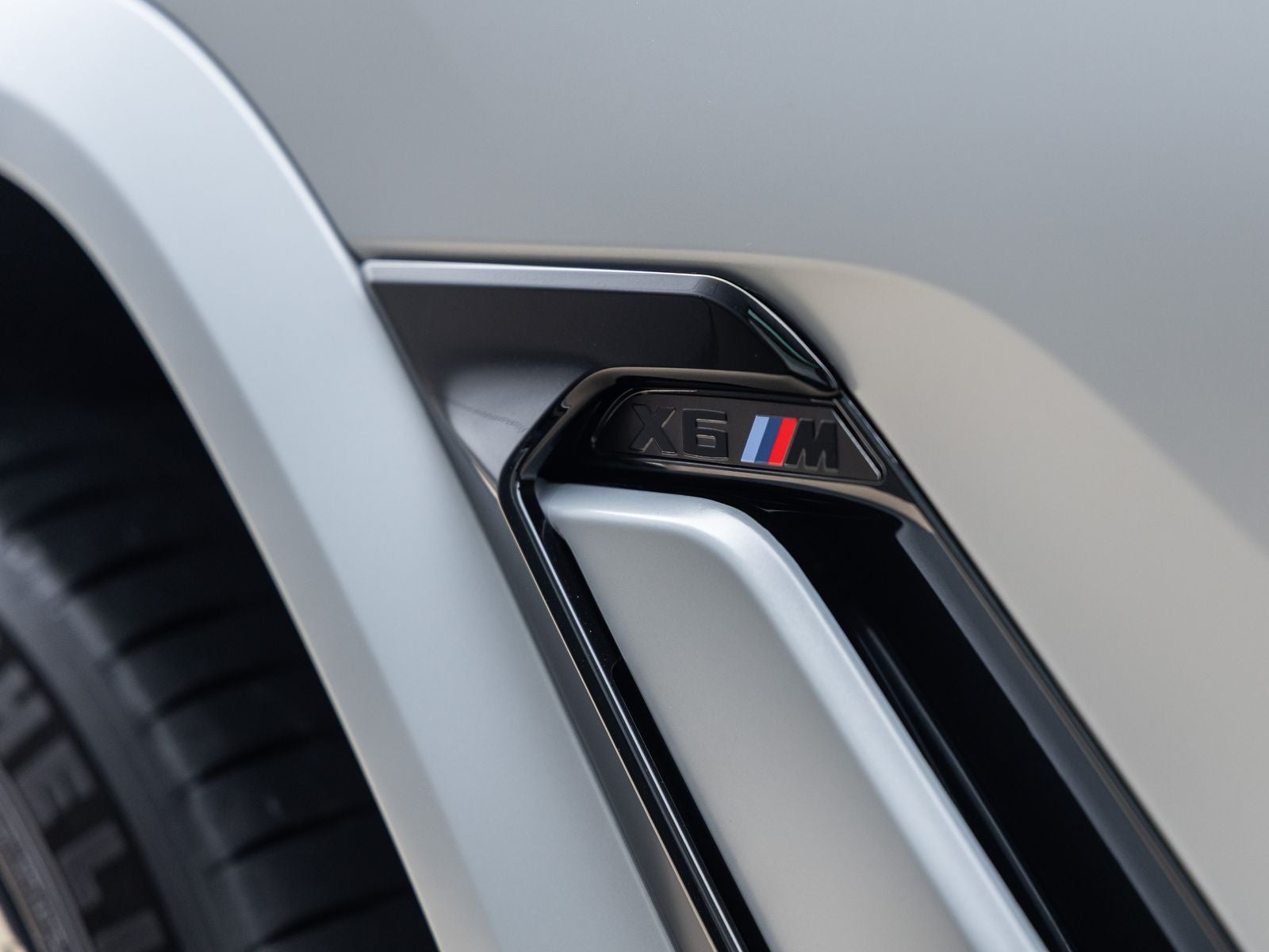 2025 BMW X6 M Base